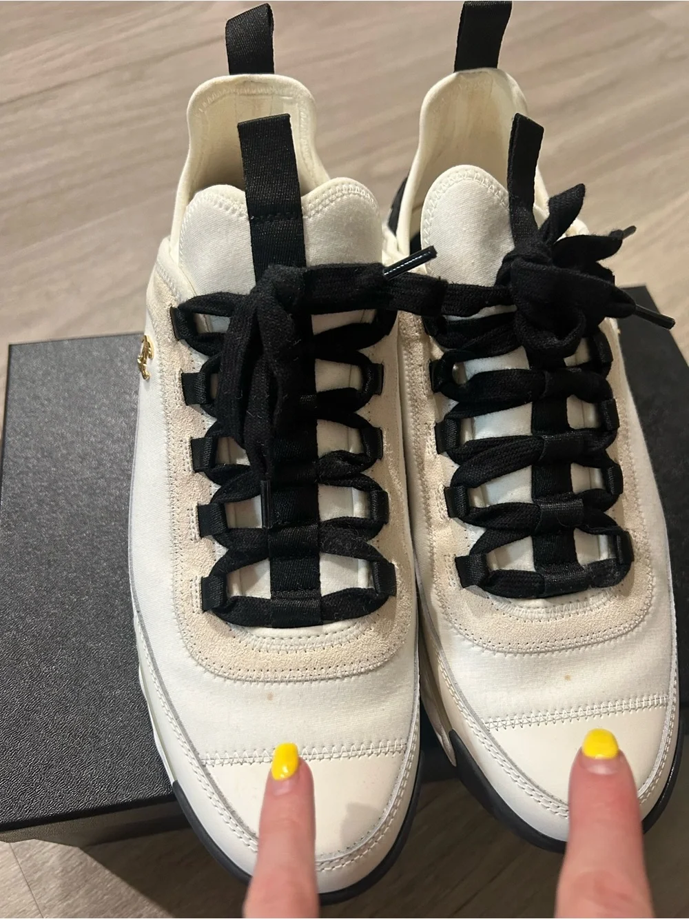 Womens CHANEL white ivory black Velvet Calfskin sneakers gold logo size 40 US 10